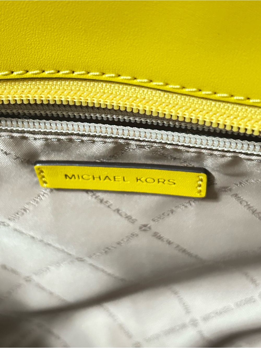 NWT Michael Kors, XL, Honey Yellow, Jet Set Tote Bag Diner/Taxi Motifs - Picture 10 of 12